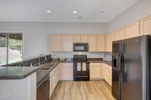 2023 E Beautiful Ln, Phoenix, AZ 85042 photo 9