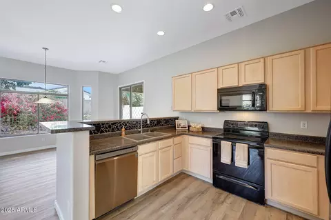 2023 E Beautiful Ln, Phoenix, AZ 85042 photo 8