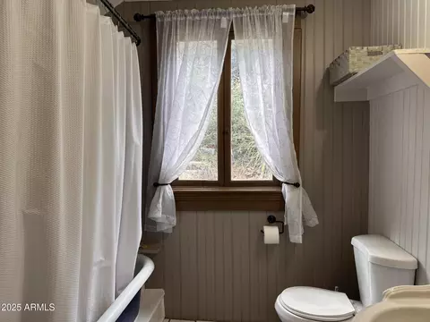 Bath - 30 Magnolia Ave, Jerome, AZ 86331 photo 1 of 4