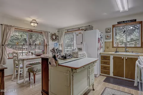 5949 W Cedar Meadow Ln, Pine, AZ 85544 photo 9