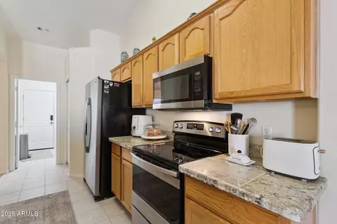 Kitchen - 1648 E Desert Ln, Phoenix, AZ 85042 photo 3 of 4