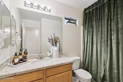 Bath - 1648 E Desert Ln, Phoenix, AZ 85042 photo 3 of 3