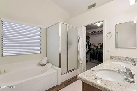Bath - 1648 E Desert Ln, Phoenix, AZ 85042 photo 1 of 3