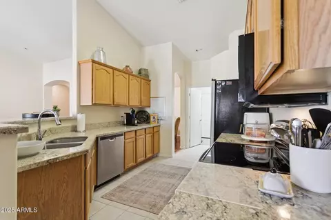 Kitchen - 1648 E Desert Ln, Phoenix, AZ 85042 photo 2 of 4