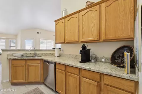 Kitchen - 1648 E Desert Ln, Phoenix, AZ 85042 photo 4 of 4