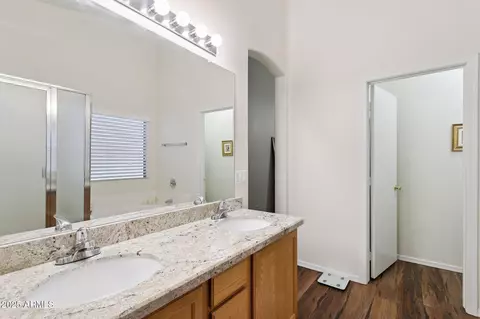 Bath - 1648 E Desert Ln, Phoenix, AZ 85042 photo 2 of 3