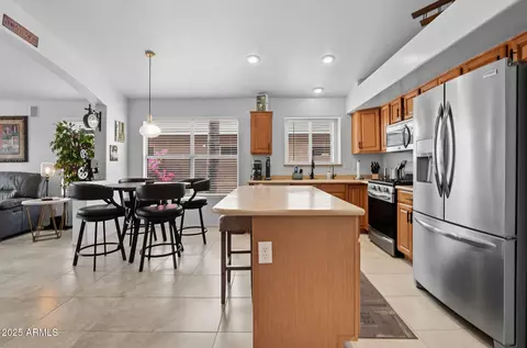 Kitchen - 9637 E Olla Ave, Mesa, AZ 85212 photo 8 of 11