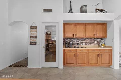 Kitchen - 9637 E Olla Ave, Mesa, AZ 85212 photo 3 of 11