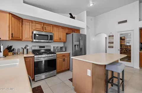 Kitchen - 9637 E Olla Ave, Mesa, AZ 85212 photo 10 of 11