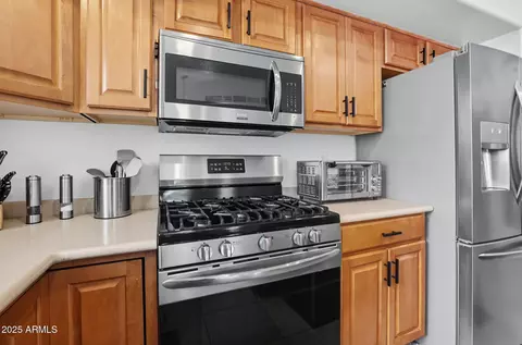 Kitchen - 9637 E Olla Ave, Mesa, AZ 85212 photo 6 of 11