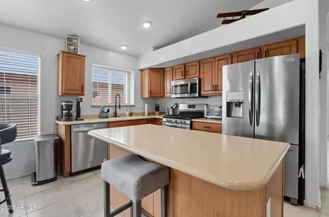 Kitchen - 9637 E Olla Ave, Mesa, AZ 85212 photo 4 of 11