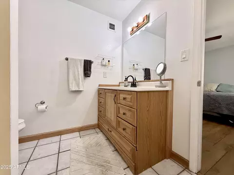 Bath - 3403 E Capri Ave, Mesa, AZ 85204 photo 4 of 5