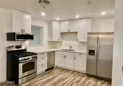 3331 E Oak St, Phoenix, AZ 85008