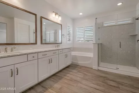 Bath - 5727 E Sayan St, Mesa, AZ 85215 photo 3 of 5