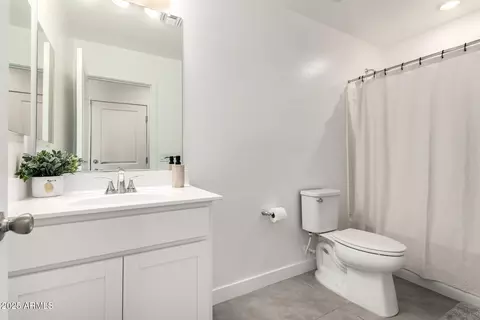 Bath - 5814 S 23rd Dr, Phoenix, AZ 85041 photo 2 of 2