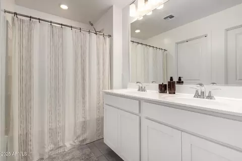 Bath - 5814 S 23rd Dr, Phoenix, AZ 85041 photo 1 of 2