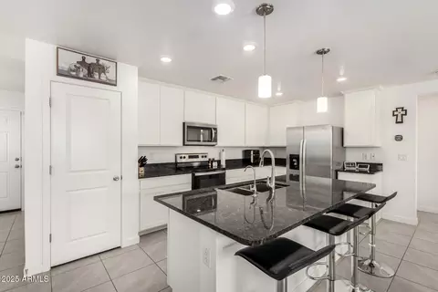 Kitchen - 5814 S 23rd Dr, Phoenix, AZ 85041 photo 1 of 4
