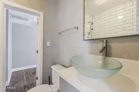 Bath - 1014 S 2nd St, Phoenix, AZ 85004 photo 6 of 10
