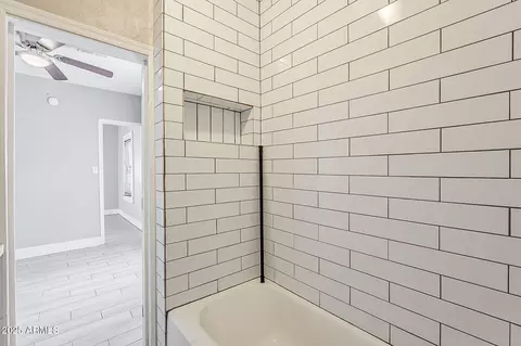 Bath - 1014 S 2nd St, Phoenix, AZ 85004 photo 7 of 10