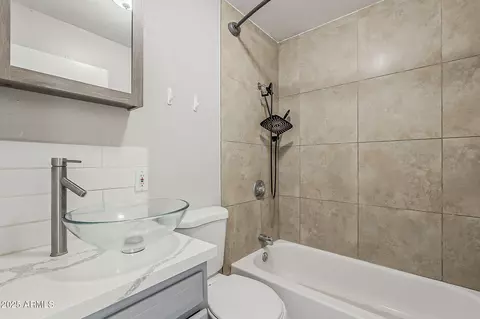 Bath - 1014 S 2nd St, Phoenix, AZ 85004 photo 9 of 10