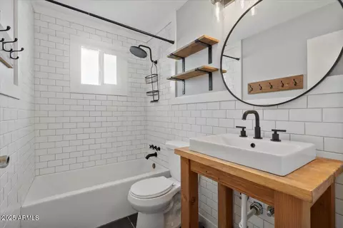 Bath - 1102 E Redondo Cir, Tempe, AZ 85282 photo 1 of 2