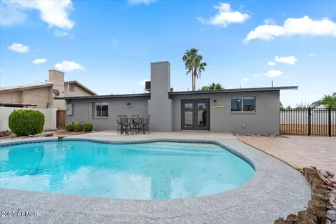 Exterior - 1102 E Redondo Cir, Tempe, AZ 85282 photo 5 of 6