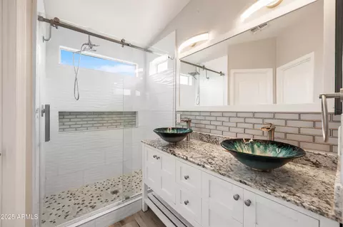 Bath - 4130 E Chambers St, Phoenix, AZ 85040 photo 1 of 3