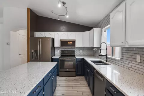 Kitchen - 4130 E Chambers St, Phoenix, AZ 85040 photo 3 of 4