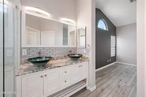 Bath - 4130 E Chambers St, Phoenix, AZ 85040 photo 2 of 3