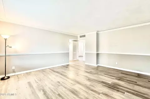 Living - 2150 W State Ave, Phoenix, AZ 85021 photo 2 of 6