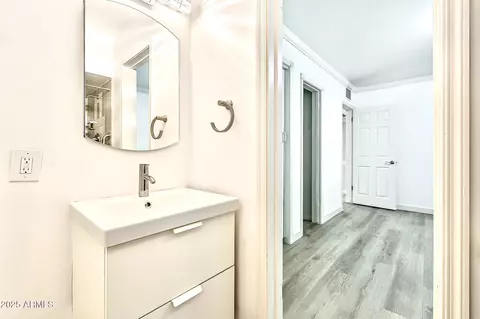 Bath - 2150 W State Ave, Phoenix, AZ 85021 photo 1 of 3