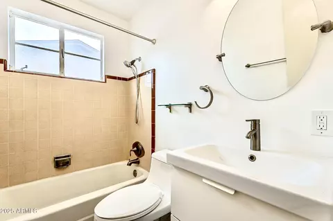 Bath - 2150 W State Ave, Phoenix, AZ 85021 photo 2 of 3