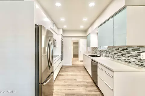 Kitchen - 2150 W State Ave, Phoenix, AZ 85021 photo 2 of 5