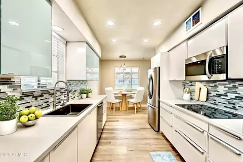 Kitchen - 2150 W State Ave, Phoenix, AZ 85021 photo 1 of 5