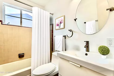 Bath - 2150 W State Ave, Phoenix, AZ 85021 photo 3 of 3