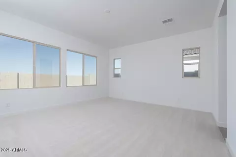 Living - 816 W Golden Ore Pass, Apache Junction, AZ 85120 photo 4 of 4