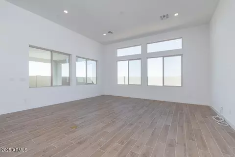 Living - 816 W Golden Ore Pass, Apache Junction, AZ 85120 photo 2 of 4
