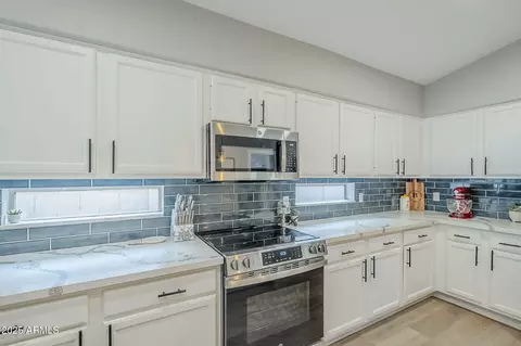 Kitchen - 3112 E Millbrae Ln, Gilbert, AZ 85234 photo 4 of 4