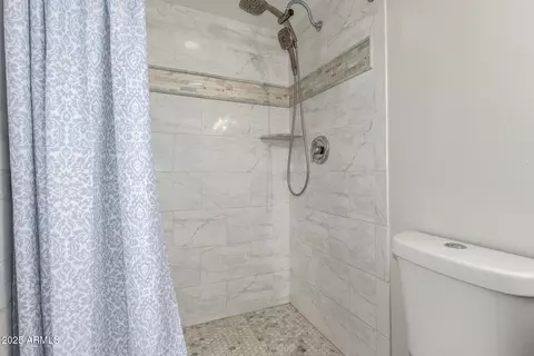 Bath - 3886 N 30th St, Phoenix, AZ 85016 photo 4 of 5