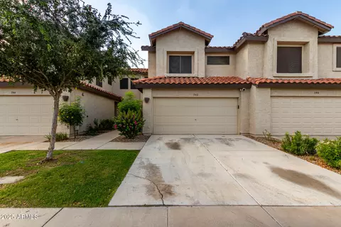 742 S Crows Nest Dr, Gilbert, AZ 85233