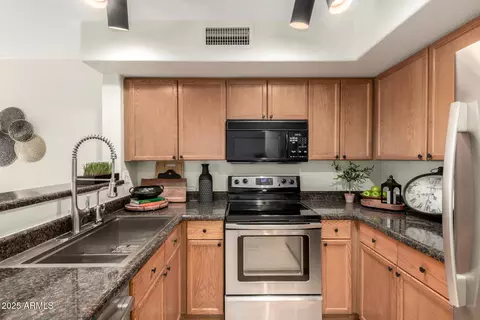 Kitchen - 742 S Crows Nest Dr, Gilbert, AZ 85233 photo 1 of 2