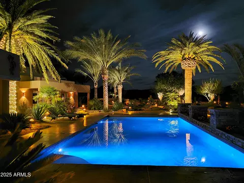46906 N Quiet Hills Dr, Morristown, AZ 85342
