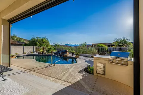Exterior - 116 E Desert Wind Dr, Phoenix, AZ 85048 photo 5 of 10