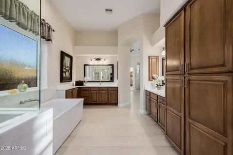 Bath - 116 E Desert Wind Dr, Phoenix, AZ 85048 photo 5 of 6