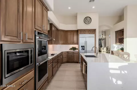 Kitchen - 116 E Desert Wind Dr, Phoenix, AZ 85048 photo 2 of 3