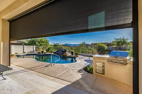 Exterior - 116 E Desert Wind Dr, Phoenix, AZ 85048 photo 6 of 10