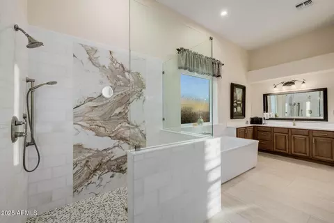 Bath - 116 E Desert Wind Dr, Phoenix, AZ 85048 photo 4 of 6