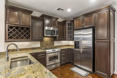 Kitchen - 4391 N 24th Pl, Phoenix, AZ 85016 photo 2 of 3