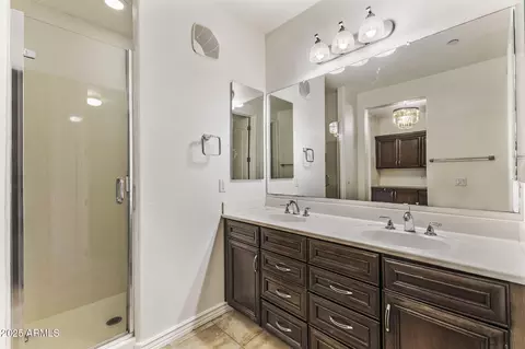 Bath - 4391 N 24th Pl, Phoenix, AZ 85016 photo 2 of 3