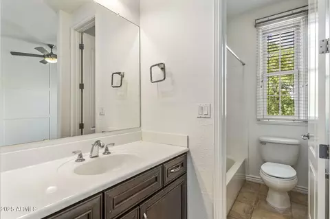 Bath - 4391 N 24th Pl, Phoenix, AZ 85016 photo 3 of 3